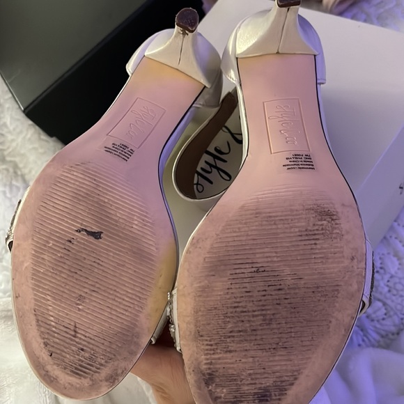 Style & co White heels with Silver detail - Picture 5 of 5